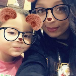 Meet your Posher, Mona